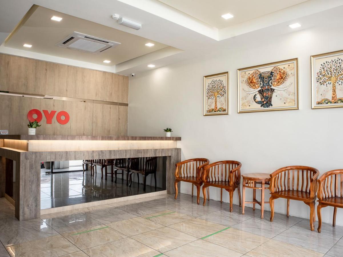 Oyo 90105 Towermas Hotel Сібу Екстер'єр фото