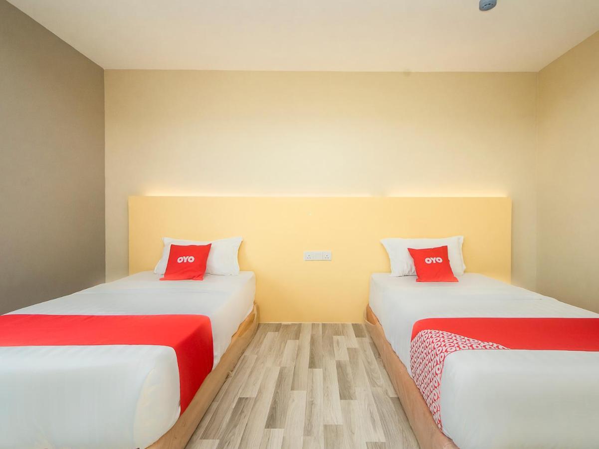 Oyo 90105 Towermas Hotel Сібу Екстер'єр фото