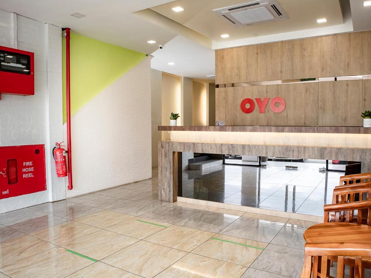 Oyo 90105 Towermas Hotel Сібу Екстер'єр фото