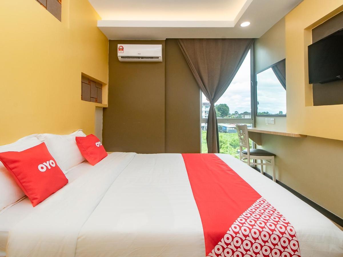Oyo 90105 Towermas Hotel Сібу Екстер'єр фото