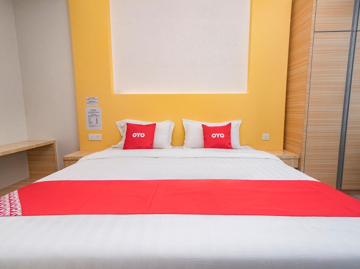 Oyo 90105 Towermas Hotel Сібу Екстер'єр фото